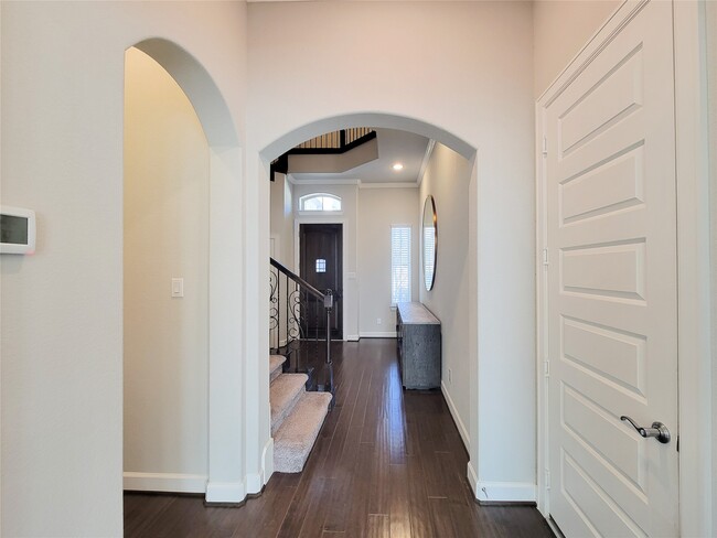 Building Photo - 935 W Lacey Garden Loop