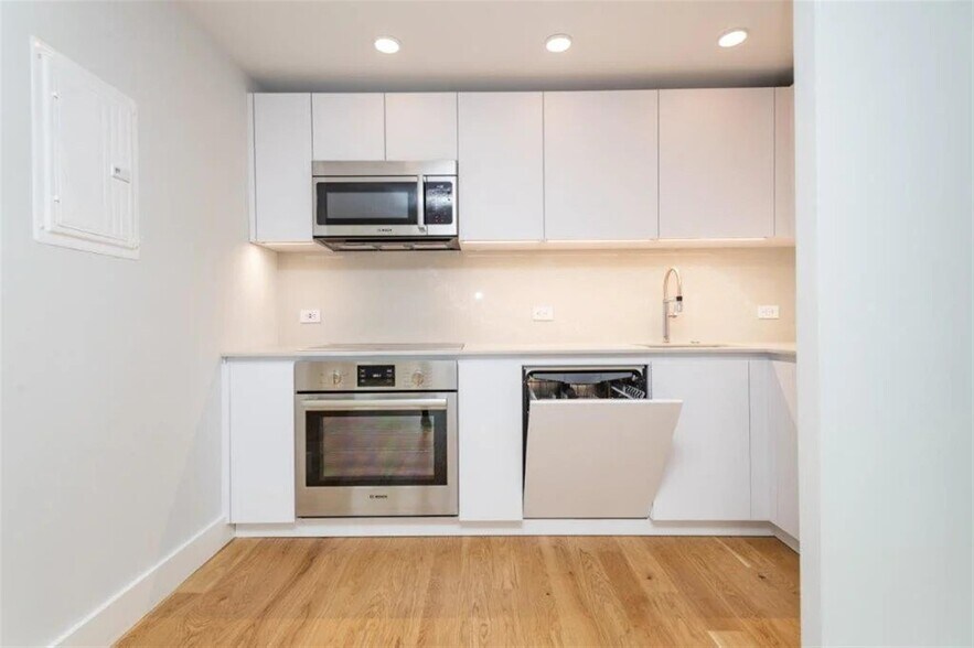 Building Photo - 335 Harvard St