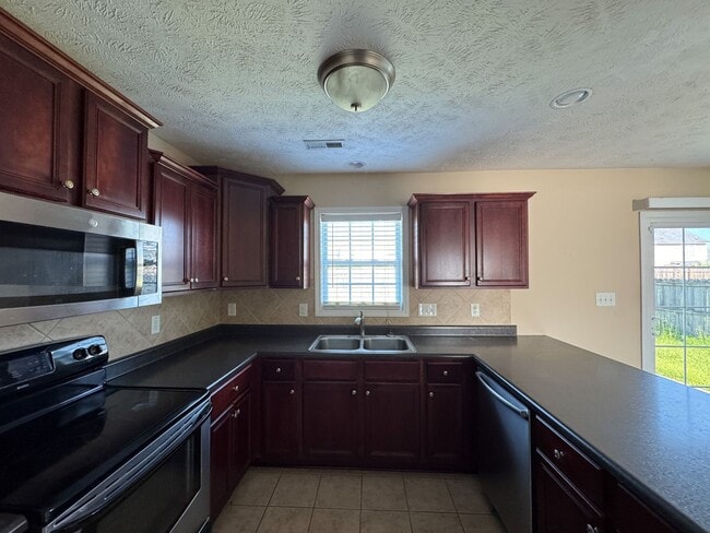 Building Photo - 258 Ivy Stone Dr