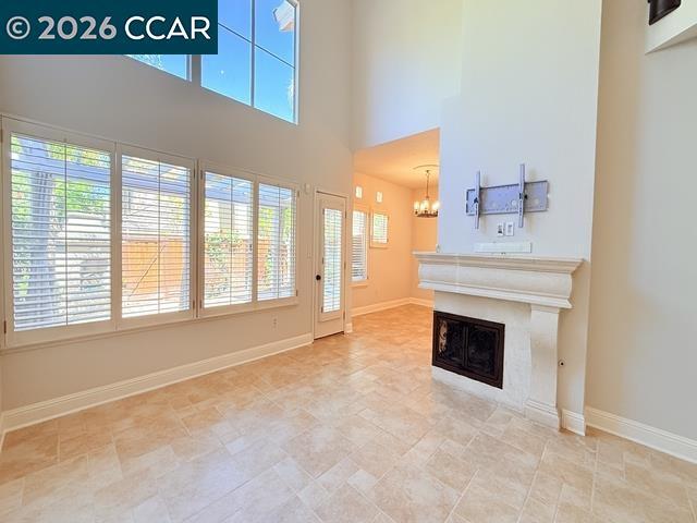 Building Photo - 6220 Lakeview Cir