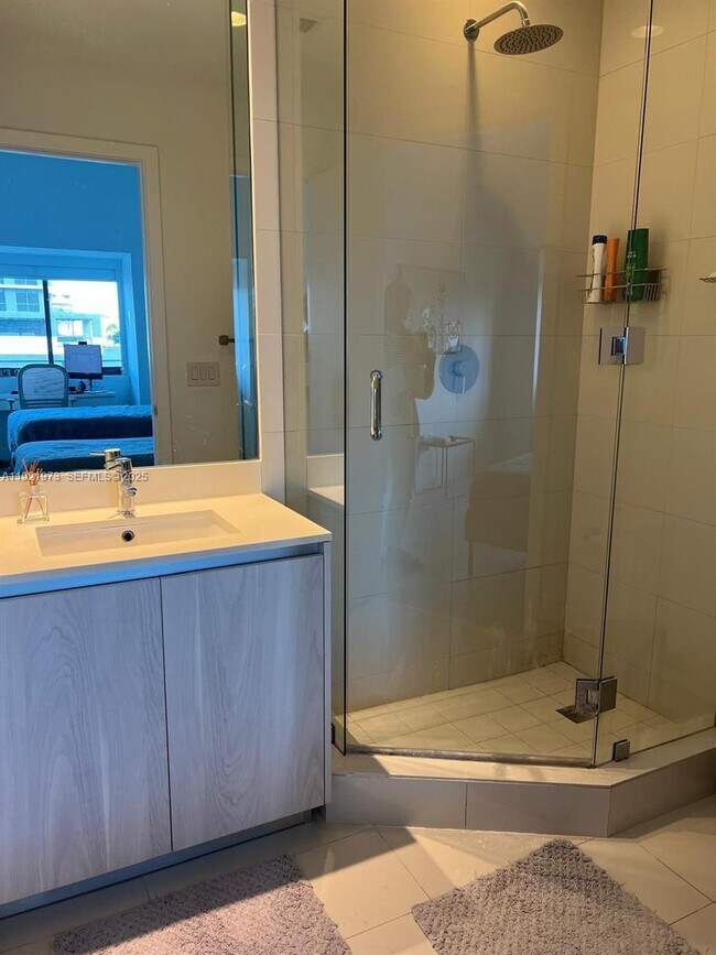 Building Photo - 480 NE 31st St