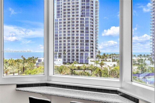 Building Photo - 300 South Pointe Dr
