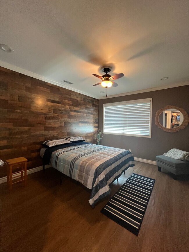 Building Photo - 3bdr 2 bth with a Bonus Room in Spring Val...