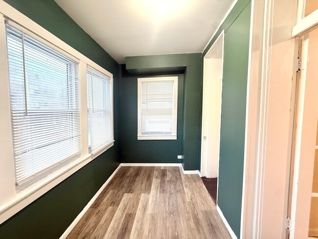 Building Photo - 7151 S East End Ave