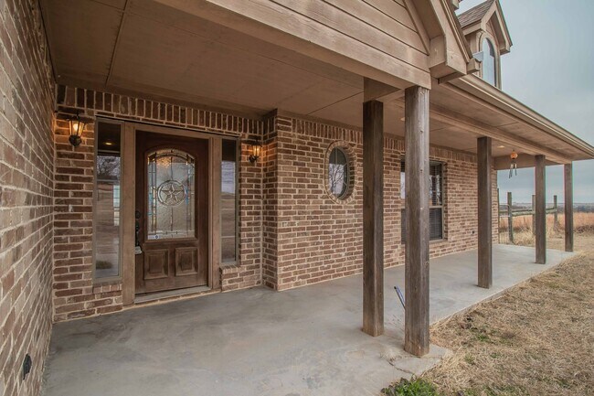 Building Photo - Beautiful Traditional Home on Over an Acre in Weatherford!