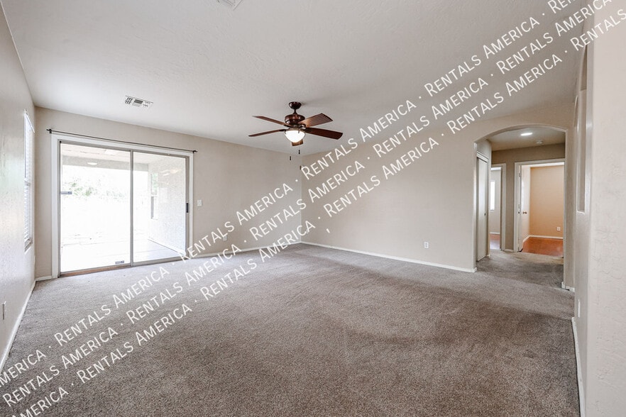 Building Photo - 9202 W MacKenzie Dr