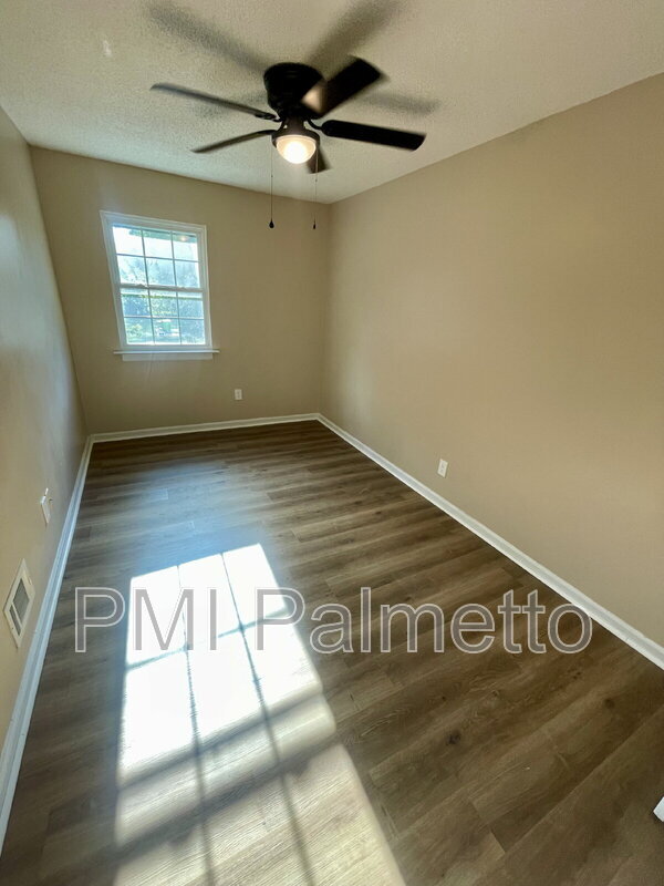 Building Photo - 4704 Palm Tree Ln