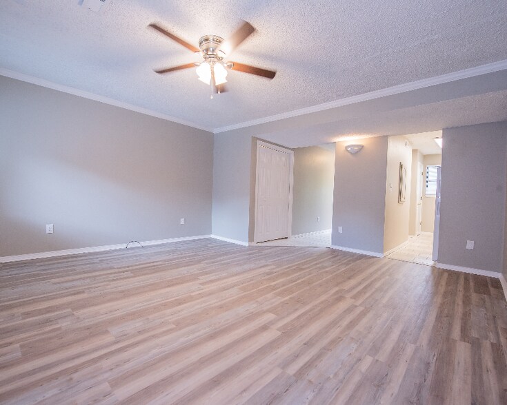 Building Photo - 2305 E Kantz Cove