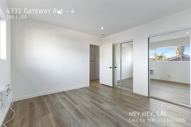 Building Photo - Silver Lake Apartment | One Bedroom | In U...