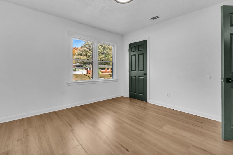 Building Photo - 3253 Kimball Ave