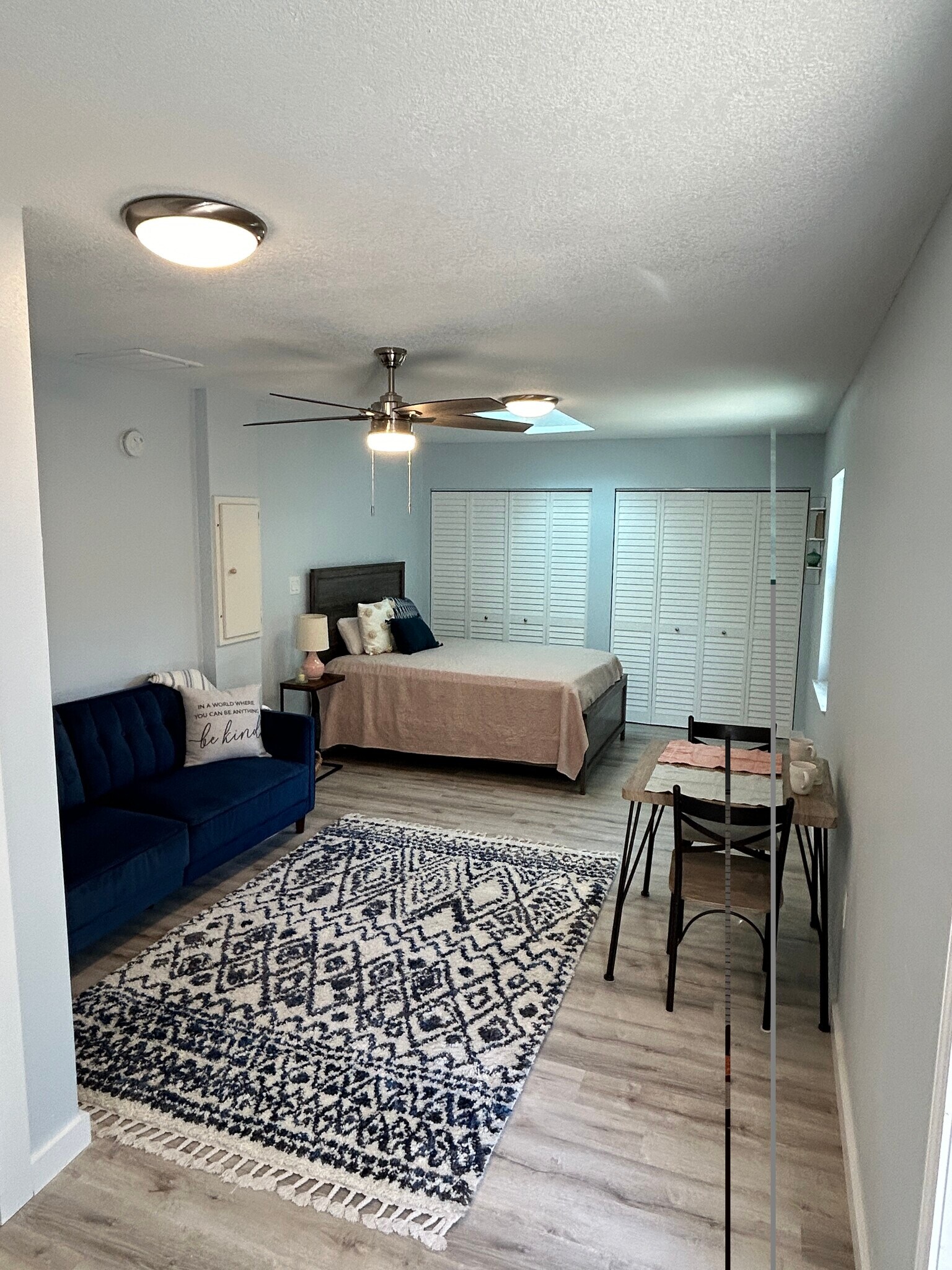 Building Photo - 3219 Roscoe Ave