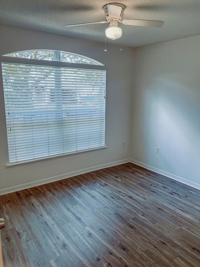 Building Photo - North Lakeland Rental Home!