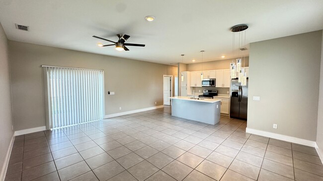 Building Photo - Beautiful 4 Br/2 Ba Home in Poinciana!!