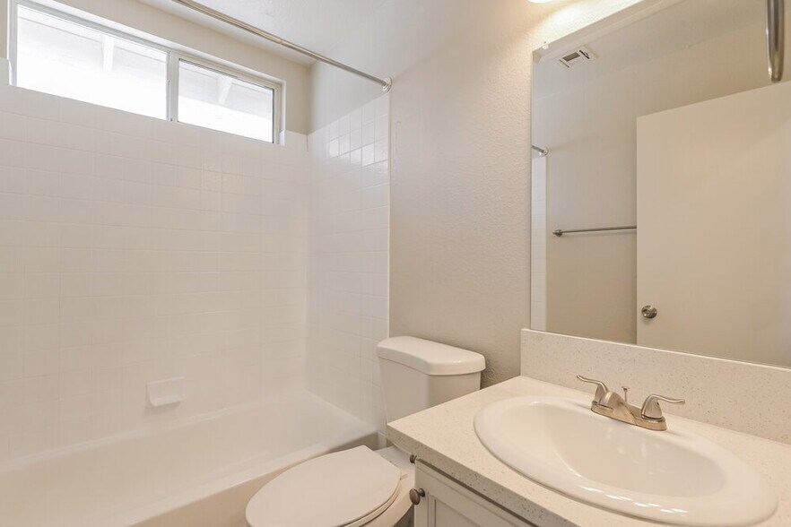 Building Photo - 4456 Wellsboro St