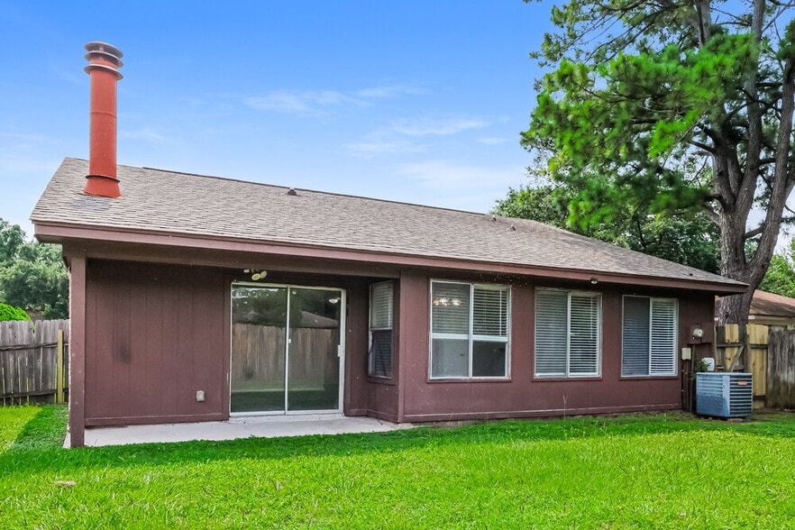 Building Photo - 12627 Day Hollow Ln