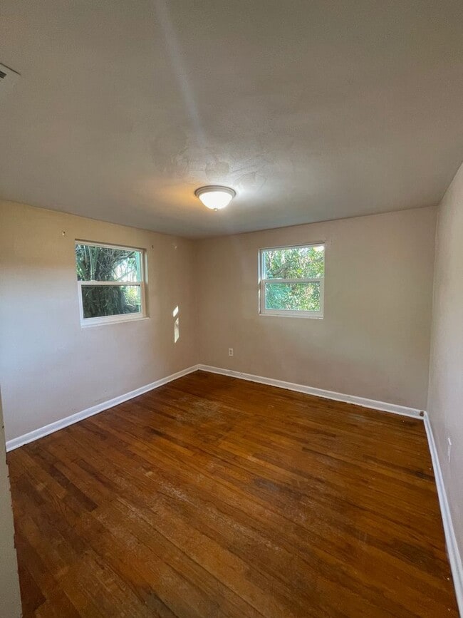 Building Photo - 3 Bed 1 Bath Home | Pet Friendly | Washer ...