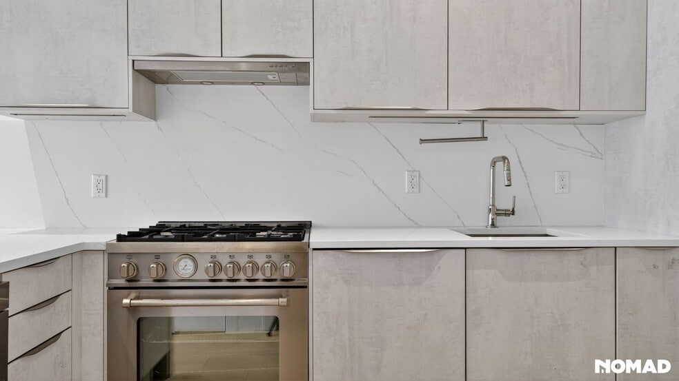 Building Photo - 1129 Halsey St