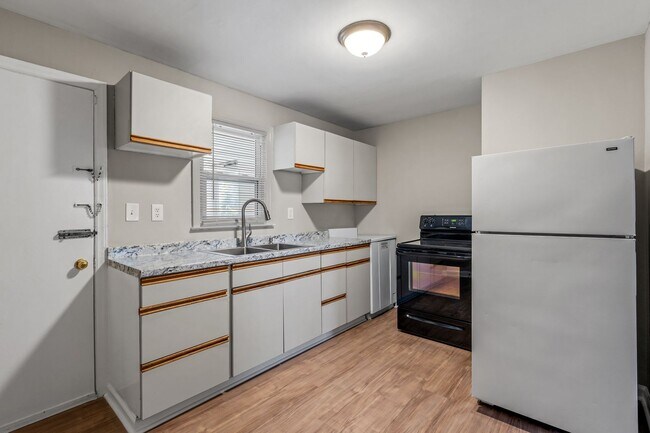 Building Photo - 508 Mayflower Dr