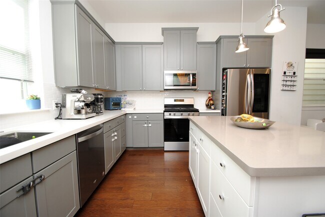 Primary Photo - 1262 N Post Oak Rd