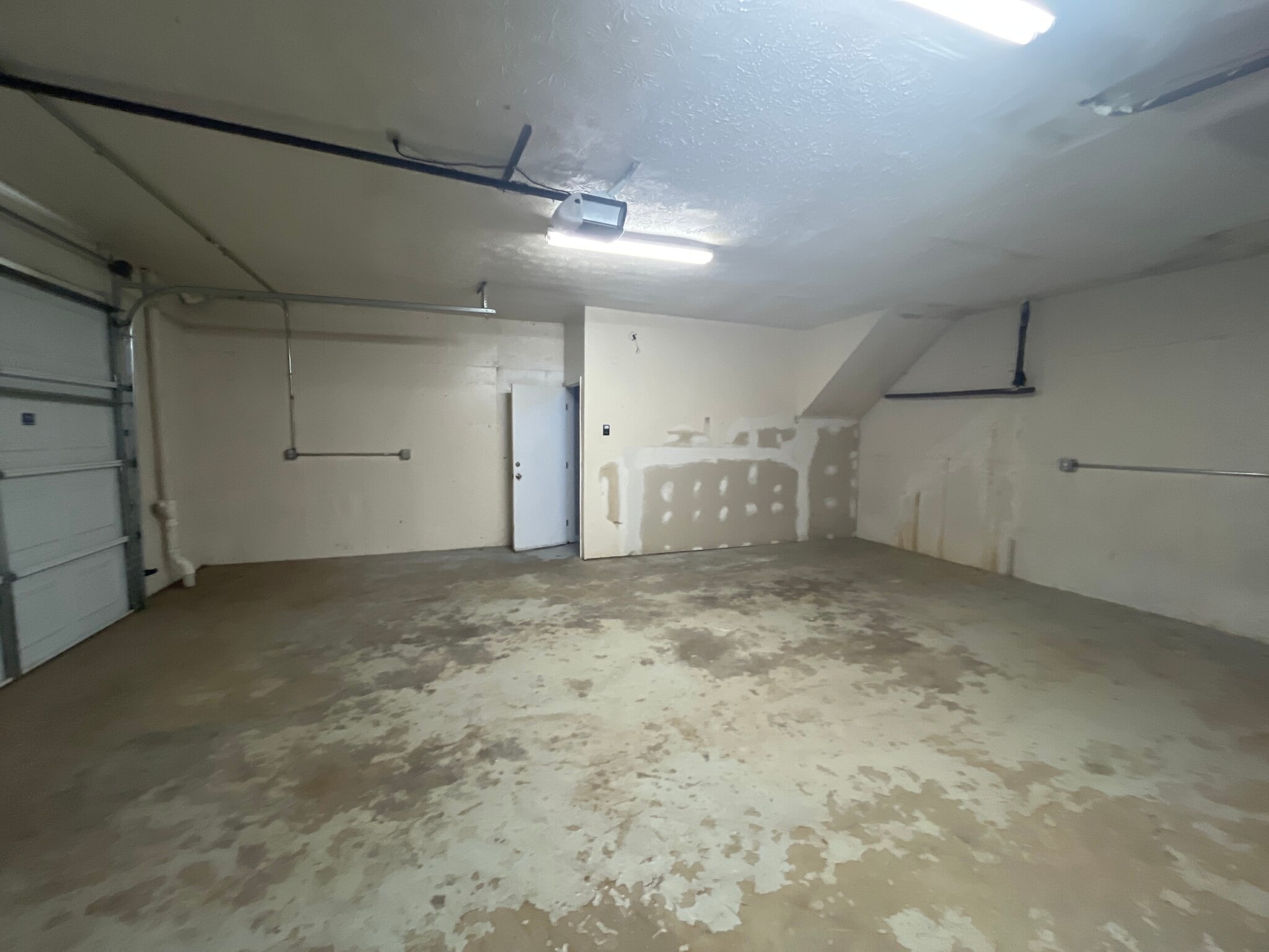 Building Photo - 3660 Walden Dr