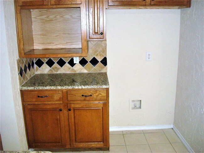 Building Photo - 318 Nita Ln