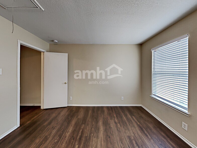 Building Photo - 8610 Still Moon