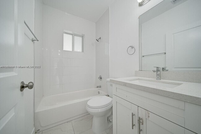 Building Photo - 14708 NE 7th Ave