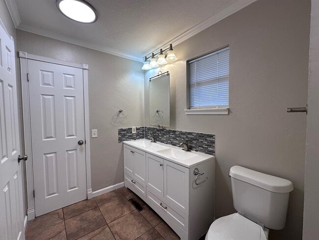 Building Photo - 186 Kona Dr