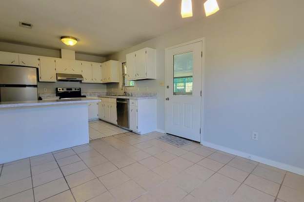 Building Photo - 1223 Redwood Ln