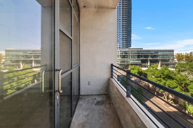 Building Photo - BRAND NEW FLOORS! Spacious 2 Bedroom 2 Bathroom at M2i in Downtown San Diego