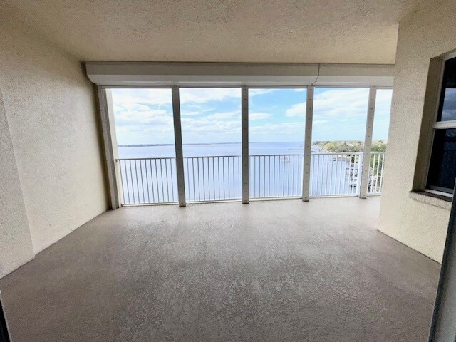 Building Photo - 480 Sail Ln