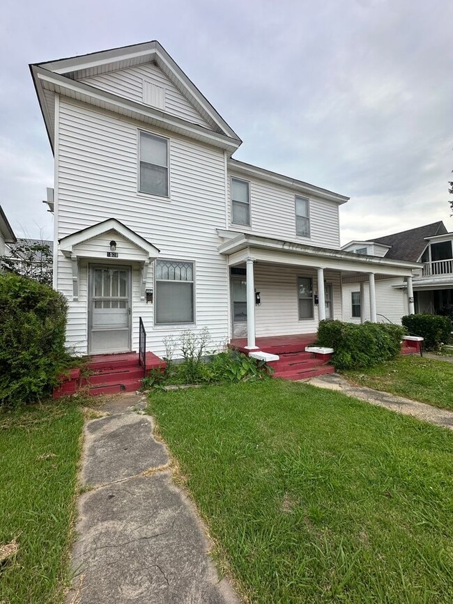 Building Photo - 1525 Noble St