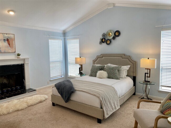 Building Photo - 2478 Bering Dr