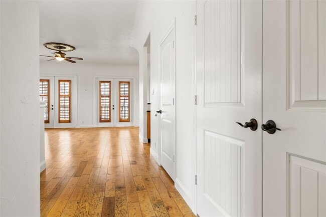 Building Photo - 322 Lake Placid Dr