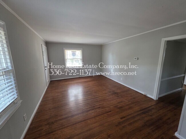 Building Photo - 525 Lester Ln