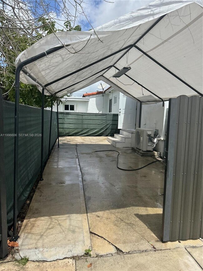 Building Photo - 5420 E 7th Ave