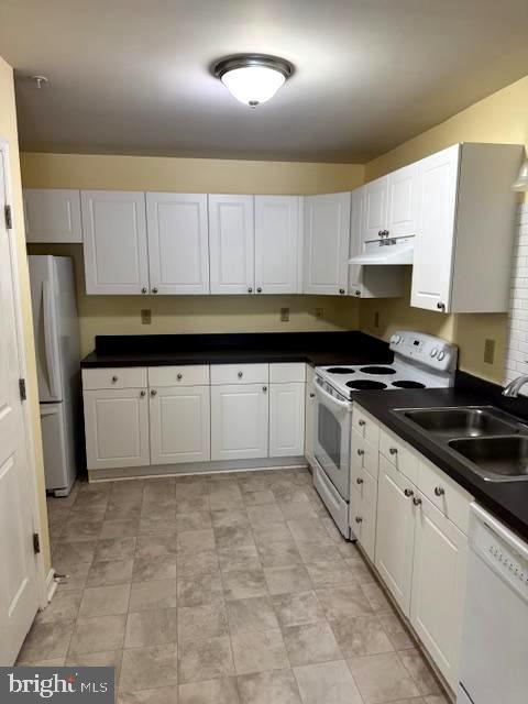 Building Photo - 1234 Oakwood Dr