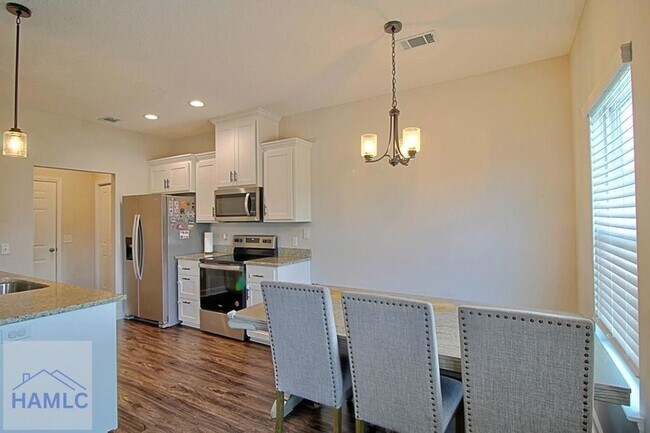 Building Photo - 681 Abode Ave