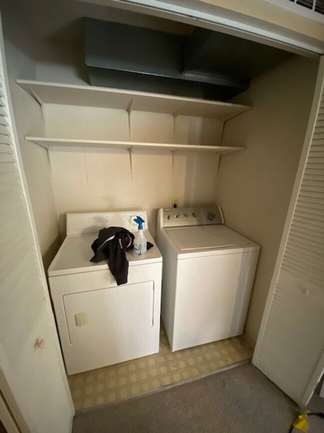 Building Photo - 2 Bed 1.5 Bath Townhouse in Missoula