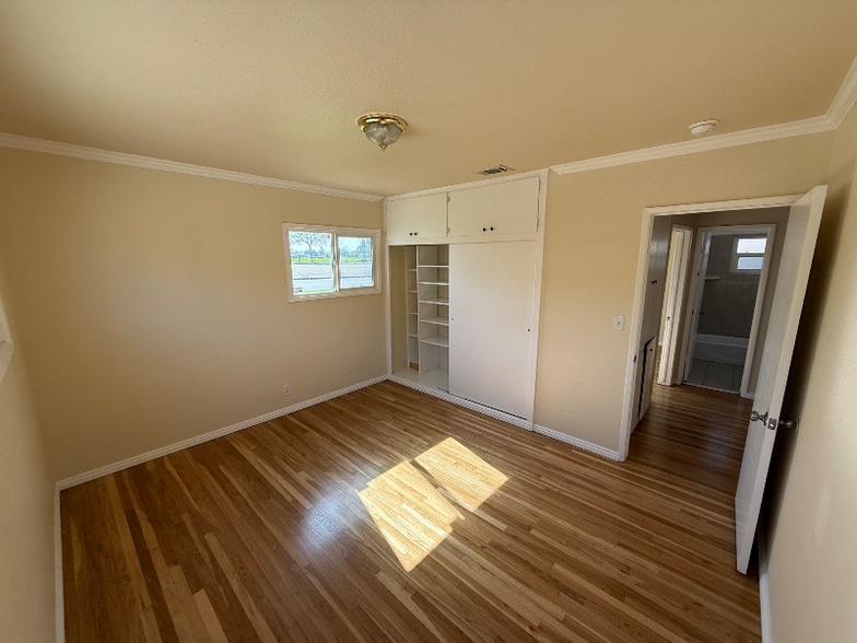 Building Photo - 1051 E Badillo St