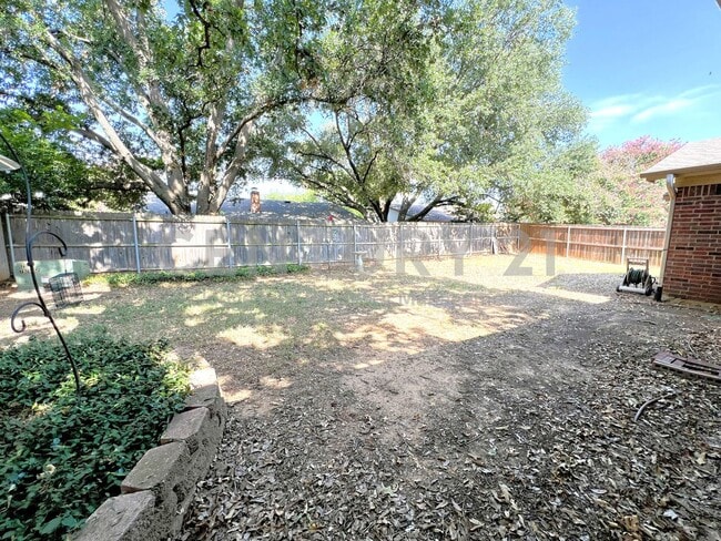 Building Photo - Beautifully Maintained 3/2/2 in Bedford!