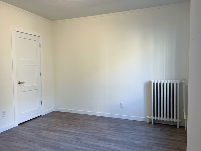 Renovated 1 Bed / 1 Bath - Bedroom - Viking