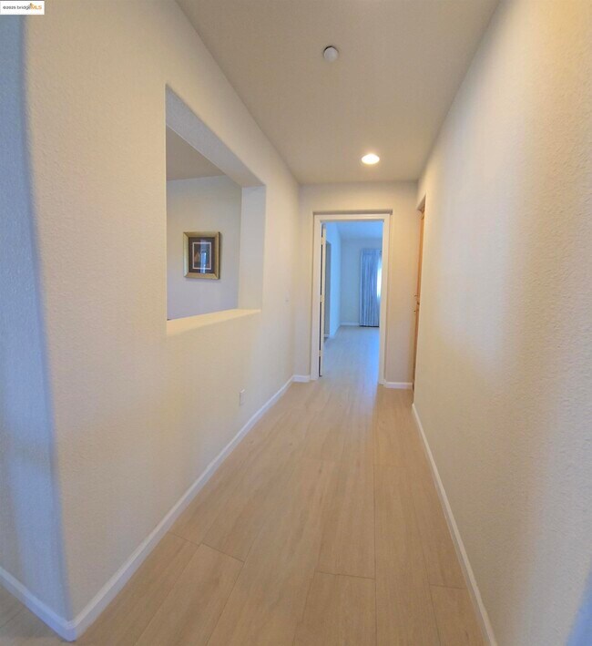 Building Photo - 988 Chamomile Ln