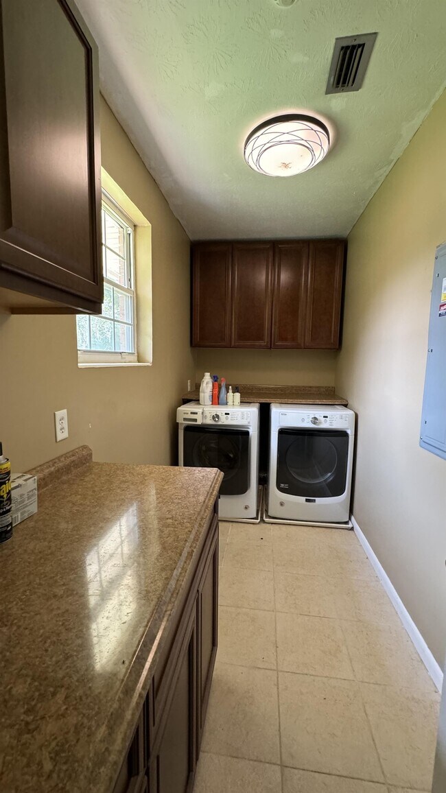 Building Photo - 5051 Thorden Rd
