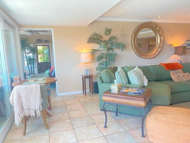 Building Photo - 501 Avenida Del Mar