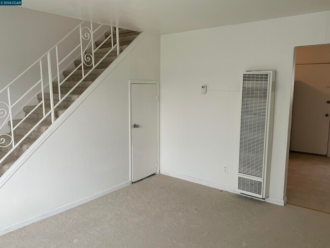 Building Photo - 422 C St