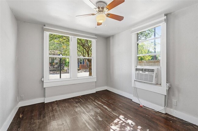 Building Photo - 2207 Santa Rita St