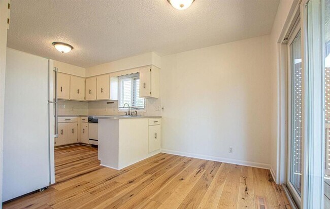 Building Photo - WELCOME HOME!