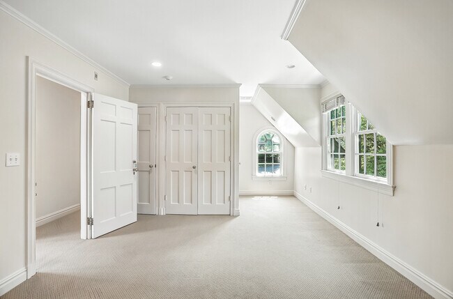 Building Photo - 6 Club Rd