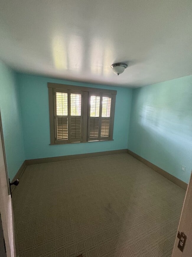 Building Photo - Charming 3-Bedroom Home in Desirable Allis...